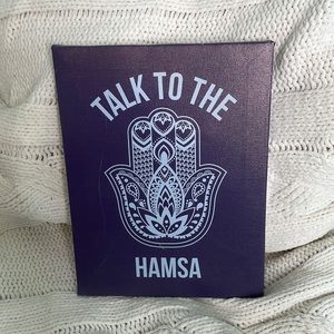 Talk to the hamsa sign